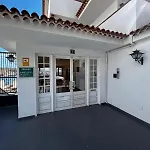 Vista Mar Y Piscina Climatizada 아로나